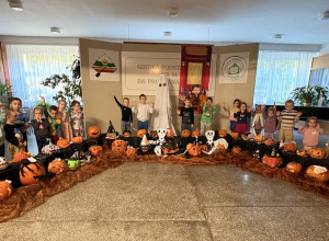 Wystawa dyń w SP 44