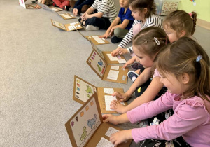 Grupa pokazuje swoje prace