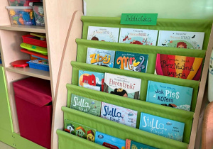 Regał z książkami