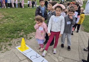 Dzieci przygotowują się do startu